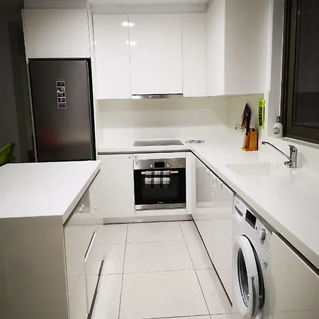 Luxury 3 Bedroom With Pool *