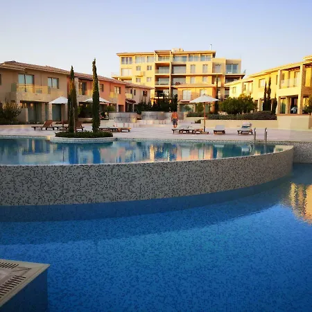 Luxury 3 Bedroom With Pool Apartment *