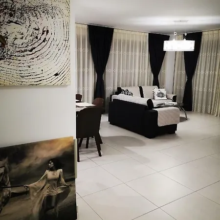 Luxury 3 Bedroom With Pool Пафос