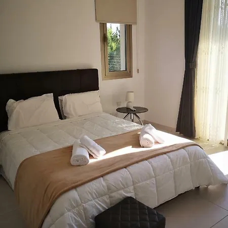 Апартаменты Luxury 3 Bedroom With Pool Пафос