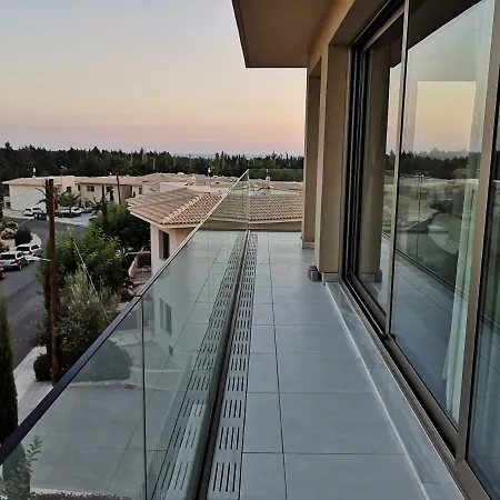 Luxury 3 Bedroom With Pool Διαμέρισμα Πάφος